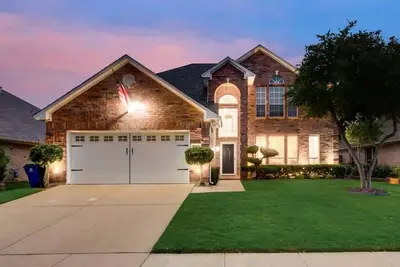 Image de Modern and Luxury Dfw Mansion with Backyard Oasis