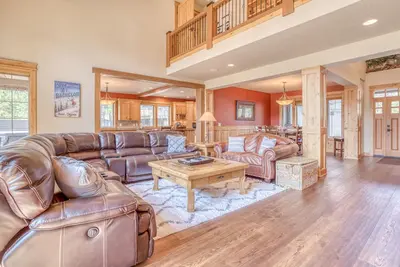 Image de Large Spacious Pet Friendly Home with a Hot Tub and Great Amenities!