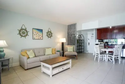 Image de U302 The Floridian- ocean front unit! Ground floor, Resort Amenities!