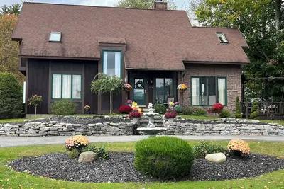 Image de Lake House With Dock in premier neighborhood on Assembly Point in Harris Bay.