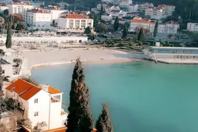 Image de 2 Bedroom Apartment conveniently situated a few steps from the sea in Lapad Bay