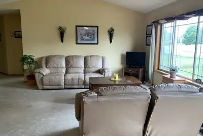 Image de Large house close to grocery stores and schools