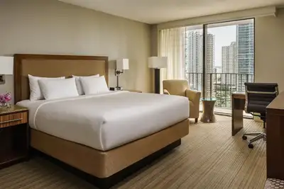 2 Connecting Suites at a 4⭐️ Hotel