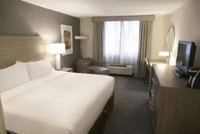 Image de 2 Connecting Suites at a  Hotel