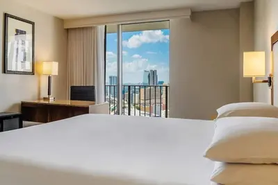 Image de 2 Connecting Suites at a 4⭐️ Hotel