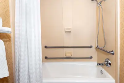 Image de 2 Connecting Suites at a Hotel