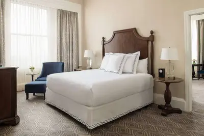Image de 2 Connecting Suites at a 5⭐️ Hotel