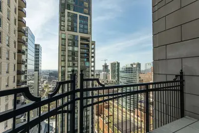 Image de 2 Connecting Suites at a 5⭐️ Hotel