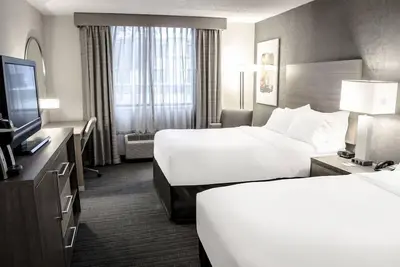 Image de 2 Connecting Suites at a  Hotel