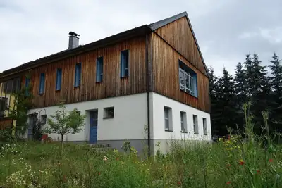 Image de GroĂźzĂĽgige Ferienwohnung in Sanierter Bauernscheune