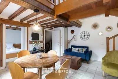 Image de L’Escalier d’H | Duplex 3★ | Centre Honfleur | Charme & Famille