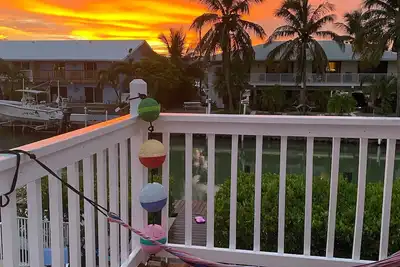 Image de Walk to Sombrero Beach, Waterfront, 50’ Dock, Spa, Kayaks, Bikes, Ideal Location