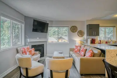 Image de B218-HotTub/KingBed/Ac/Free Parking/View/2br/Sleep6