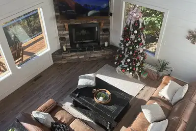Image de New Luxury Cabin (spectacular view of Mount LaConte)