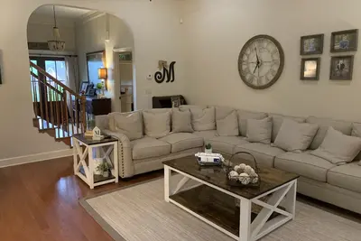 Image de Home away from home in quiet neighborhood