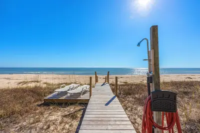 Image de 7 Bedroom - Gulf Front W/ Private Pool - 4 Kings, 9 Twins, 1 pull out