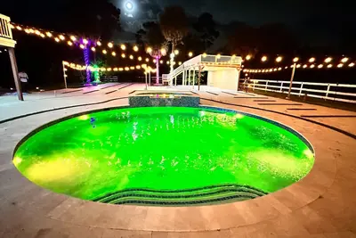 Image de Modern home with Swimming pool and 5 acre lot 🌴🌴🏊‍♂️ ❤️❤️