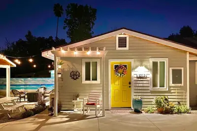 Image de Elmo Hideout, a cozy Movie house W/ 4k projector
