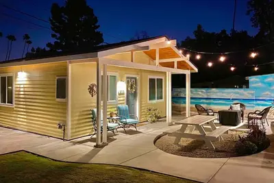 Image de SoCal Daze, a Cozy Bungalow + Parking, Patio, Bbq