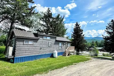 Image de Bmv6  Awesome \"Tiny Home\" A/C, Mountain Views, Minutes to Skiing, Hiking, Attractions, Dog Friendly!
