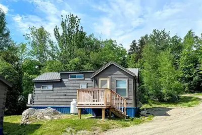Image de Bmv7 Awesome \"Tiny Home\" A/C, Mountain Views, Minutes to Skiing, Hiking, Attractions, Dog Friendly!