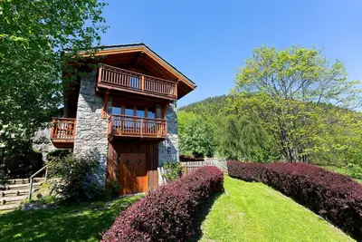 Image de Chalet Époustouflant au Calme avec Vue Imprenable!