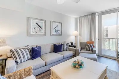 Image de Fourth Floor Oceanfront Condo with Shared Pool, High-Speed WiFi, & Central Ac