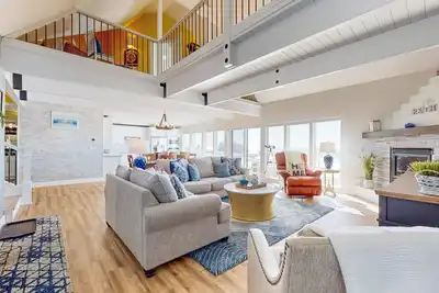 Image de Oceanfront home with incredible Pacific view, private hot tub, deck grill & W/D