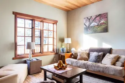 Image de Big vacation home for your family, friends and pets.