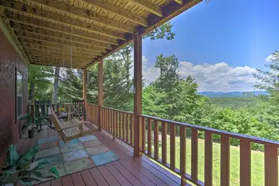 Image de Picturesque Murphy Cabin w\/ Fire Pit & Views!
