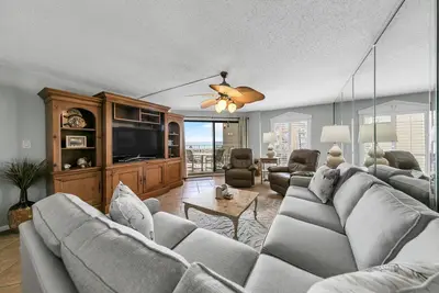 Image de Remodeled Beachfront beauty! Inlet Reef 416