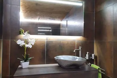 Image de Bel appartement pour 2 personnes avec bain à remous, Wifi, Tv et balcon