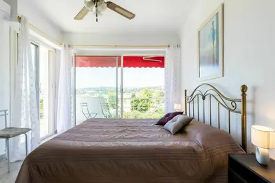 Image de Joli appartement avec climatisation, Wifi, Tv, terrasse, animaux admis et parking