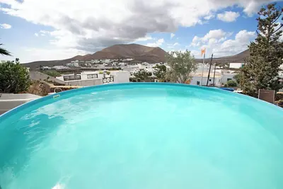 Image de Maison de vacances Casa Consultorio avec vue sur les montagnes, piscine, Wi-Fi et terrasse