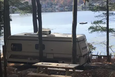 Image de Lakefront (Glamping) Camper