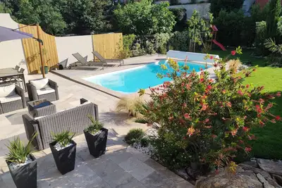 Image de maison avec piscine privative à sainte maxime
