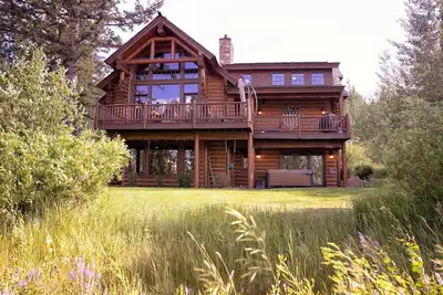 Image de Teton Retreat Luxury Teton Springs Log Cabin. Forest Access, A/C, Hot Tub.