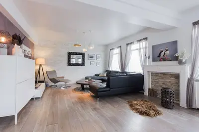 Image de Beautiful, spacious apartment & central location - no car needed
