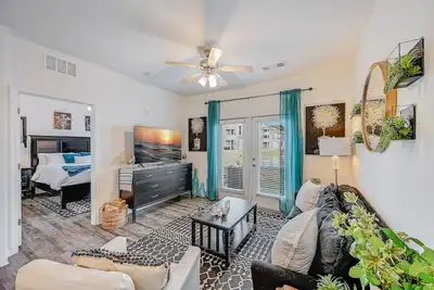 Image de ⭐Stylish & Cozy⭐ 2br/2ba w/King Bed, Pool & Gym Nr I295 & Downtown