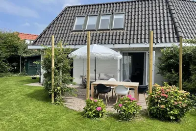 Image de Raaff-71 sfeervol huis direct bij bos, duin en strand
