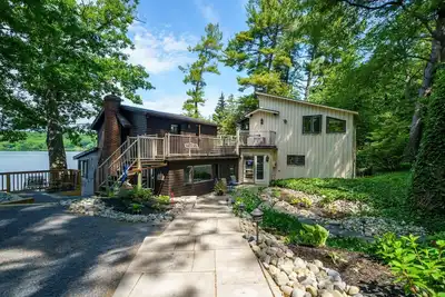Image de Luxury Waterfront & Woodland!