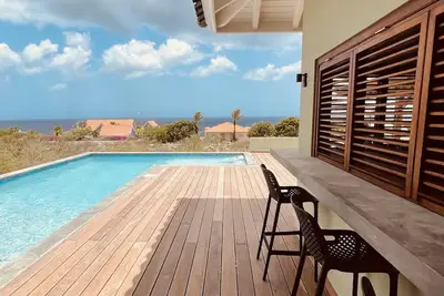 Image de Nieuwe Villa met een Geweldig Zeezicht