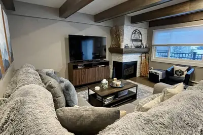 Image de Modern Mountainside Condo | Walk to Slopes, Shopping, Dining! | Vantage Point