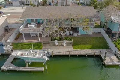 Image de The Salty Pelican Canal Front Home in Key Allegro