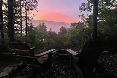 Image de Rustic, Cozy Cabin with a View of the Smokies, Firepit, Large Deck, Pet-Friendly