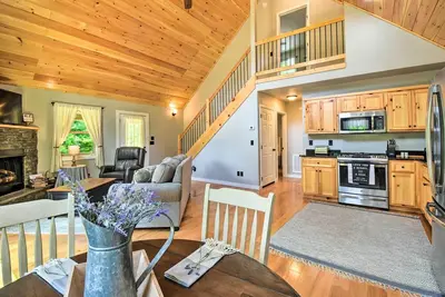 Image de Serene Mountain Cabin: Hike, Raft + Sightsee!