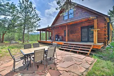 Image de The ‘Pinecone Palace’ w\/ Hiking Trail Access!
