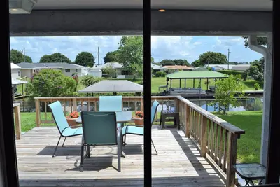 Image de Waterway Inn - canal access to Lake June in Winter!