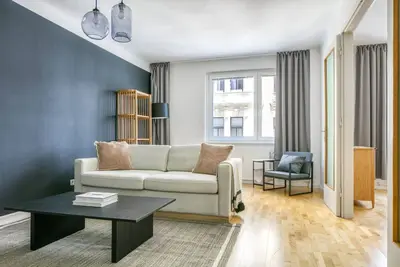 Image de Lovely Innere Stadt 1br w/ Elevator, steps from Opera, by Blueground