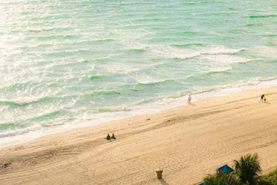 Image de Beachfront Escape! 3 Serene Units at Marco Polo Beach Resort, Pool